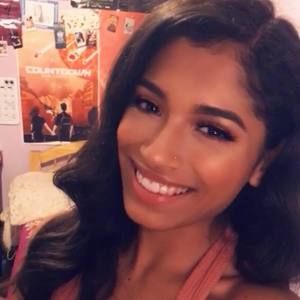 Meet your Posher, Denise